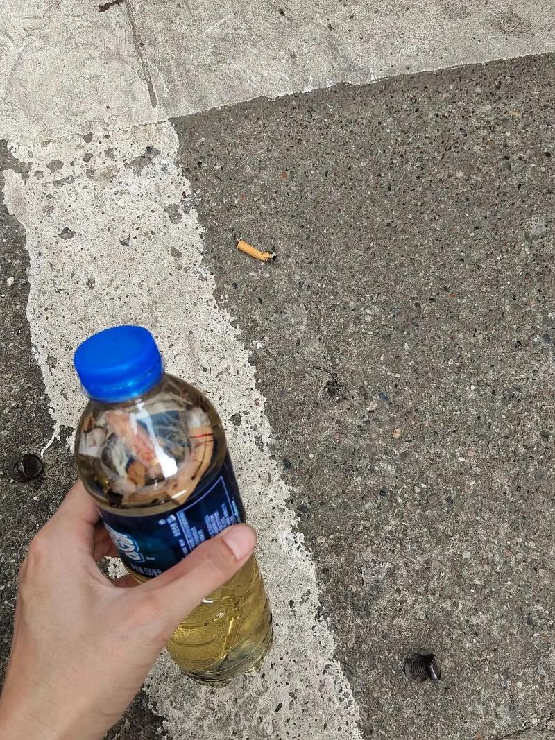 老外烟头还是烟屁股(外国人抽烟斗)